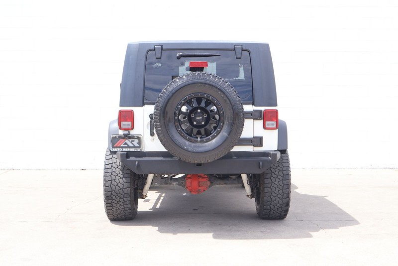 Jeep Wrangler Vehicle Full-screen Gallery Image 06