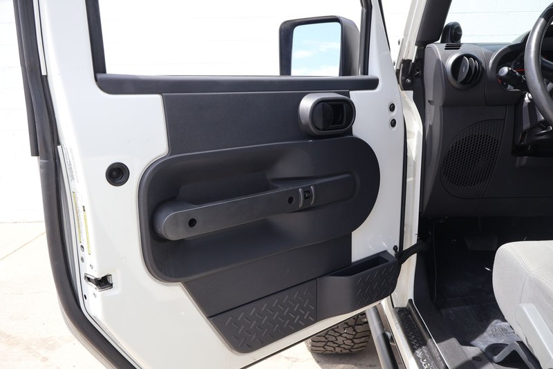 Jeep Wrangler Vehicle Full-screen Gallery Image 14