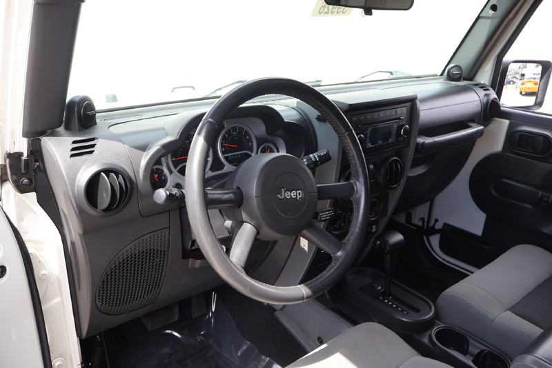Jeep Wrangler Vehicle Full-screen Gallery Image 15