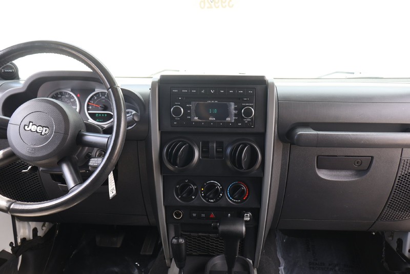 Jeep Wrangler Vehicle Full-screen Gallery Image 23