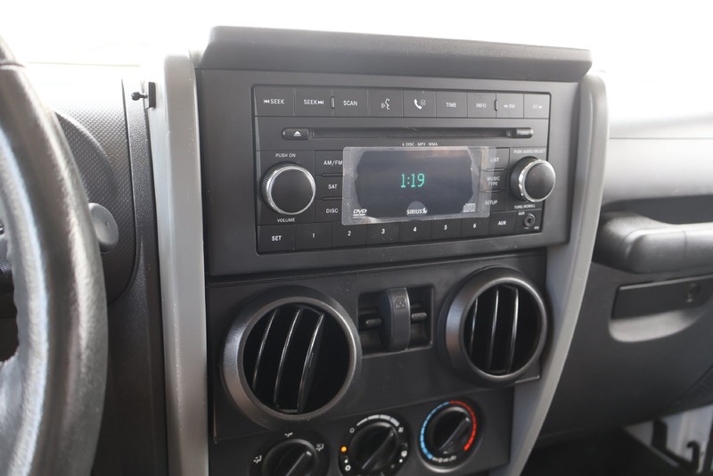Jeep Wrangler Vehicle Full-screen Gallery Image 24