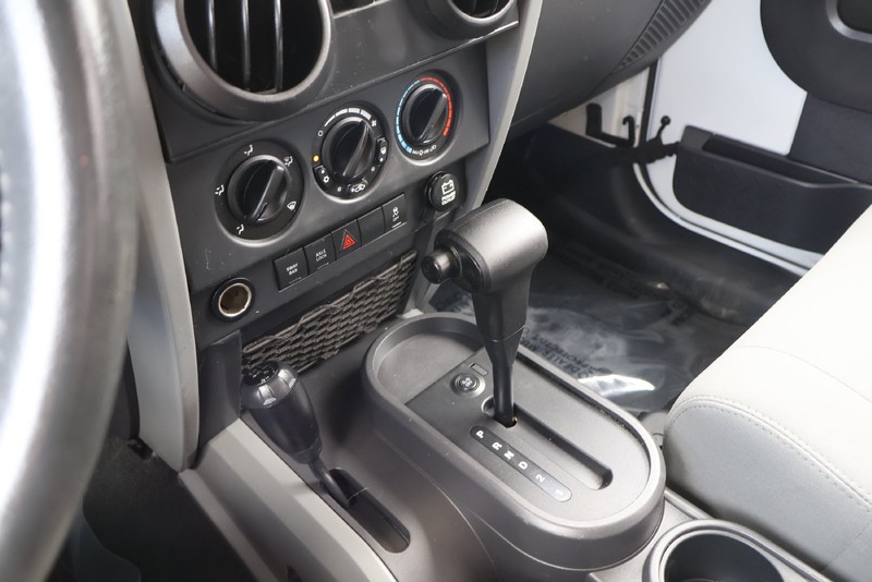 Jeep Wrangler Vehicle Full-screen Gallery Image 26