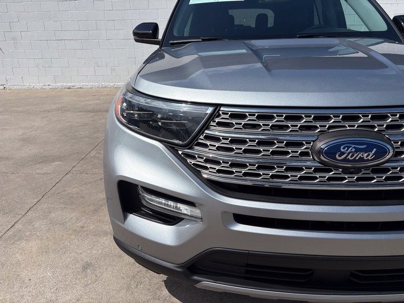Ford Explorer Vehicle Full-screen Gallery Image 03