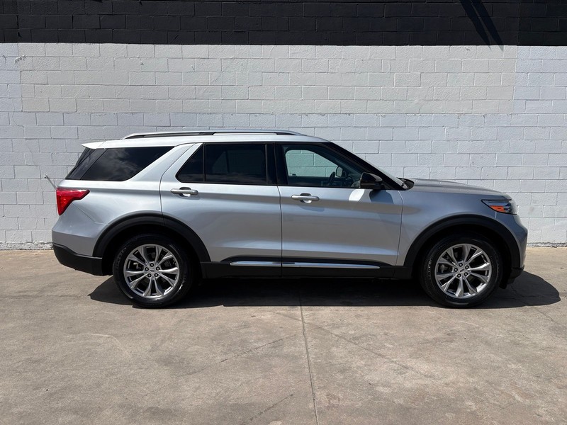 Ford Explorer Vehicle Full-screen Gallery Image 04