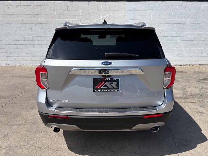 Ford Explorer Vehicle Full-screen Gallery Image 06