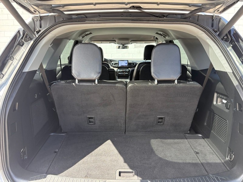 Ford Explorer Vehicle Full-screen Gallery Image 08