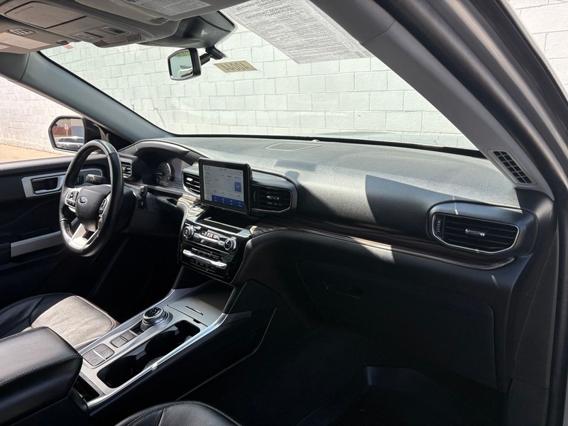 Ford Explorer Vehicle Full-screen Gallery Image 19