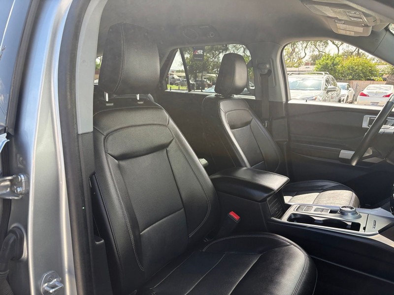 Ford Explorer Vehicle Full-screen Gallery Image 20