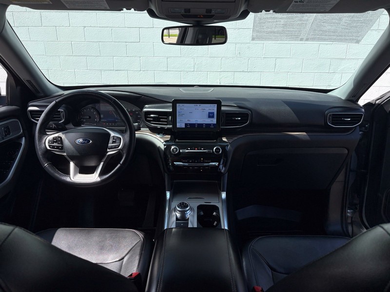 Ford Explorer Vehicle Full-screen Gallery Image 23