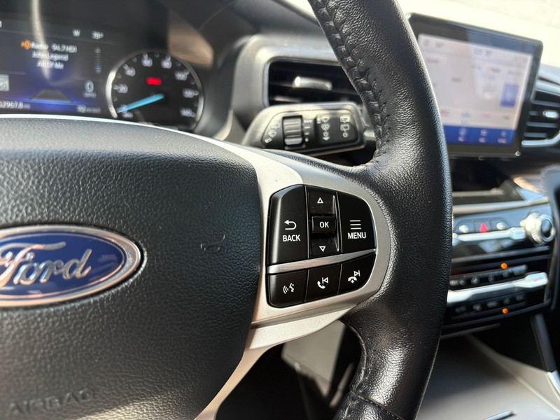 Ford Explorer Vehicle Full-screen Gallery Image 27