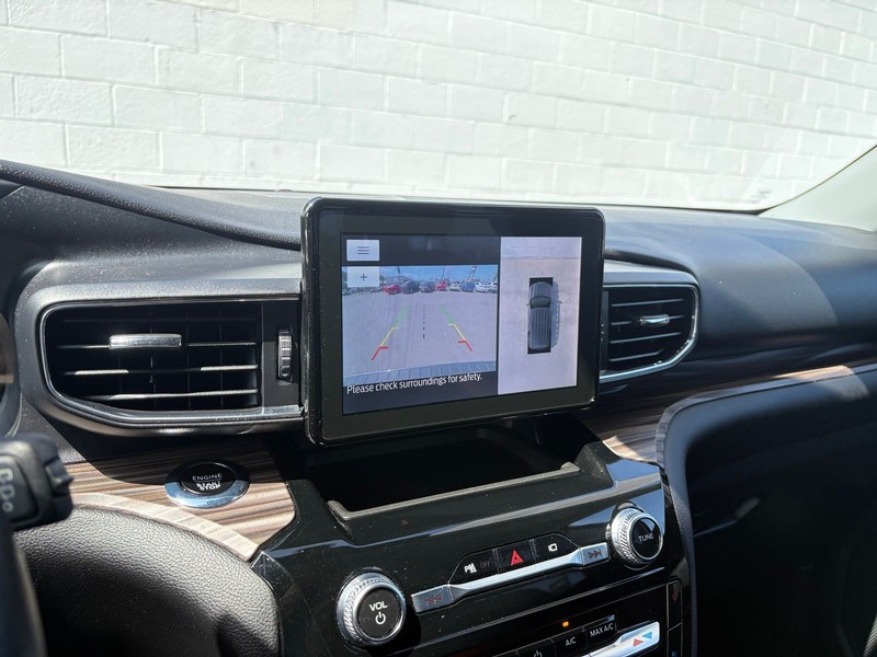 Ford Explorer Vehicle Full-screen Gallery Image 30