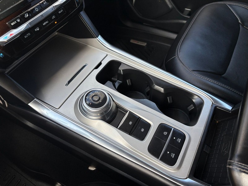 Ford Explorer Vehicle Full-screen Gallery Image 31