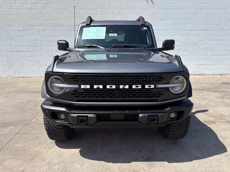 Ford Bronco Vehicle Full-screen Gallery Image 02