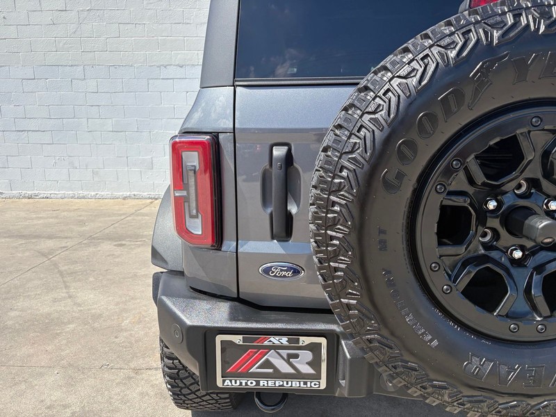 Ford Bronco Vehicle Full-screen Gallery Image 07