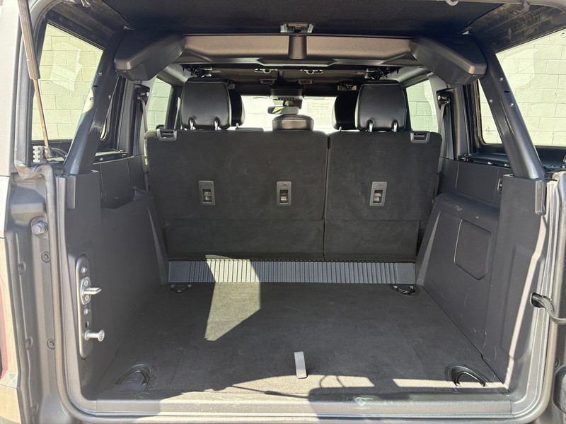 Ford Bronco Vehicle Full-screen Gallery Image 08
