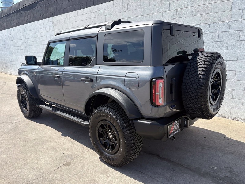 Ford Bronco Vehicle Full-screen Gallery Image 09