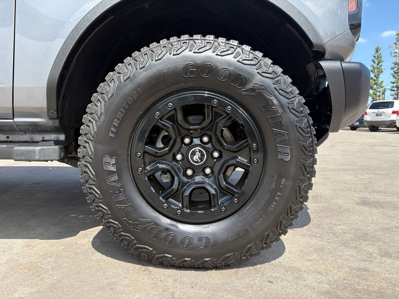 Ford Bronco Vehicle Full-screen Gallery Image 13