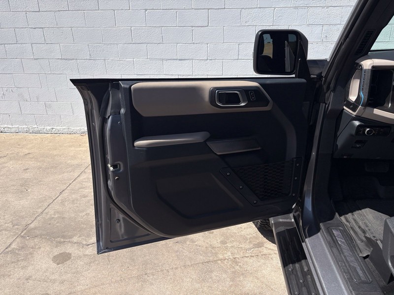 Ford Bronco Vehicle Full-screen Gallery Image 14