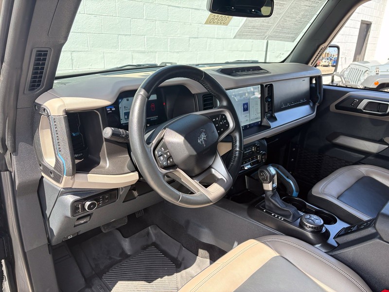 Ford Bronco Vehicle Full-screen Gallery Image 15