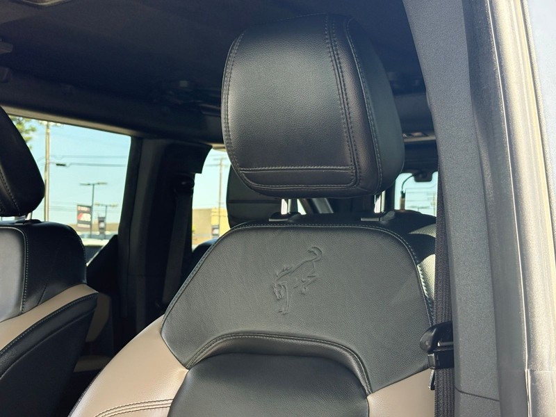 Ford Bronco Vehicle Full-screen Gallery Image 17