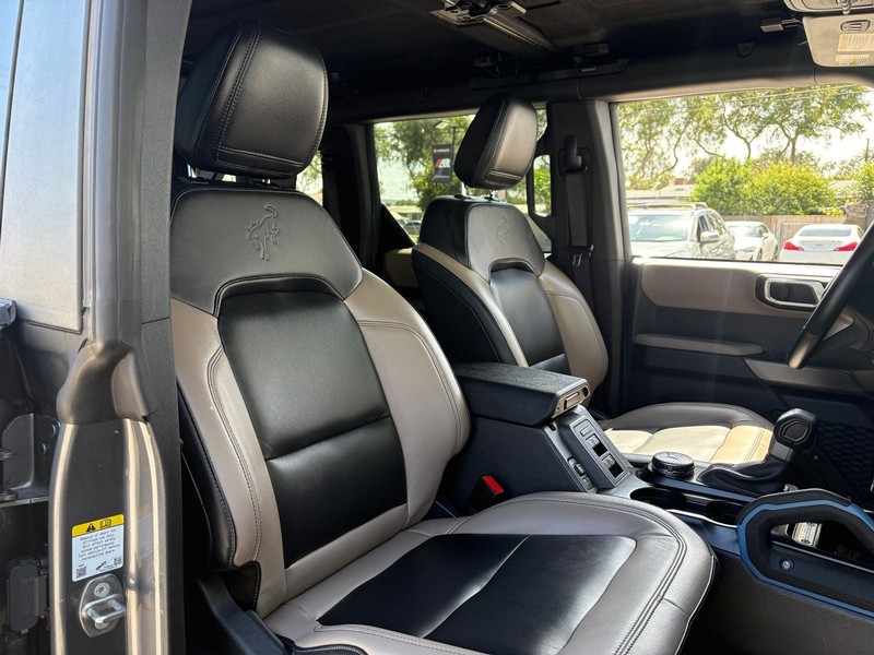 Ford Bronco Vehicle Full-screen Gallery Image 19