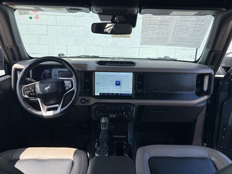 Ford Bronco Vehicle Full-screen Gallery Image 21