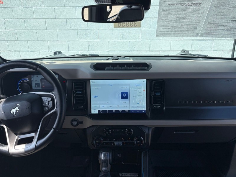 Ford Bronco Vehicle Full-screen Gallery Image 26