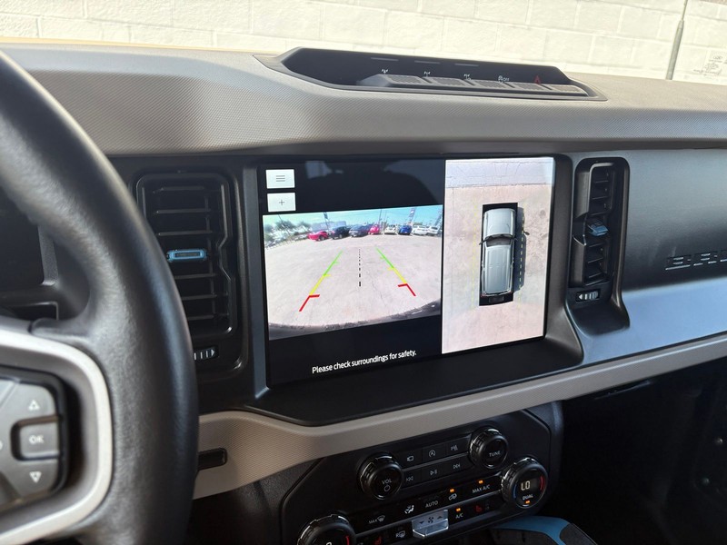 Ford Bronco Vehicle Full-screen Gallery Image 28