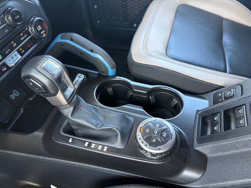 Ford Bronco Vehicle Full-screen Gallery Image 30