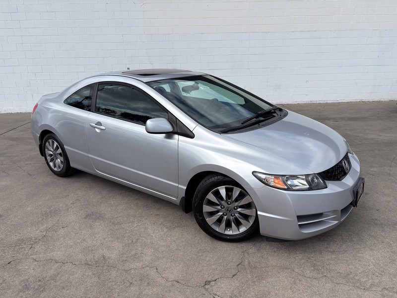 Honda Civic Coupe Vehicle Full-screen Gallery Image 01