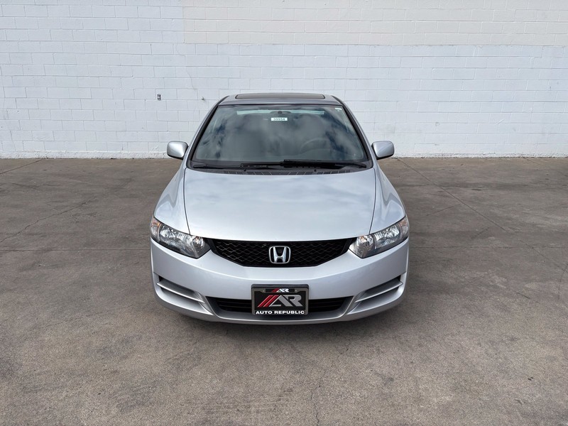 Honda Civic Coupe Vehicle Full-screen Gallery Image 02
