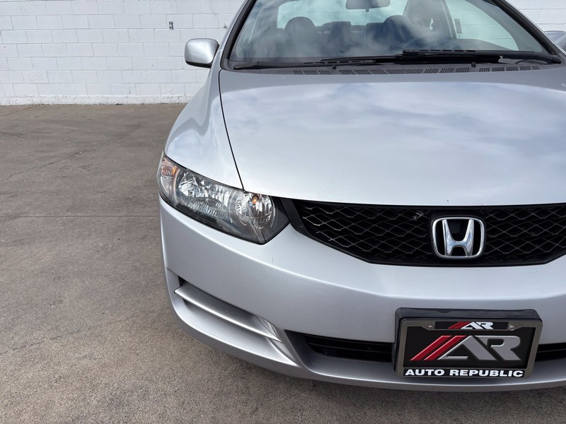Honda Civic Coupe Vehicle Full-screen Gallery Image 03
