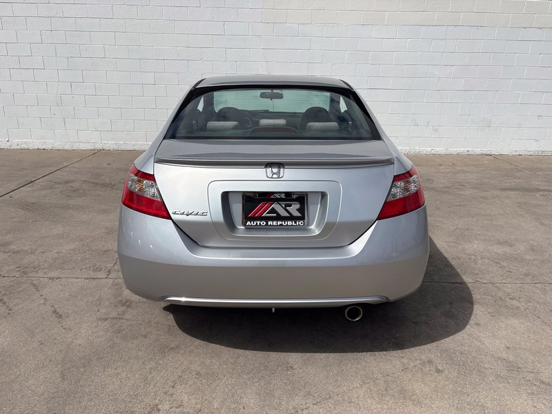 Honda Civic Coupe Vehicle Full-screen Gallery Image 06