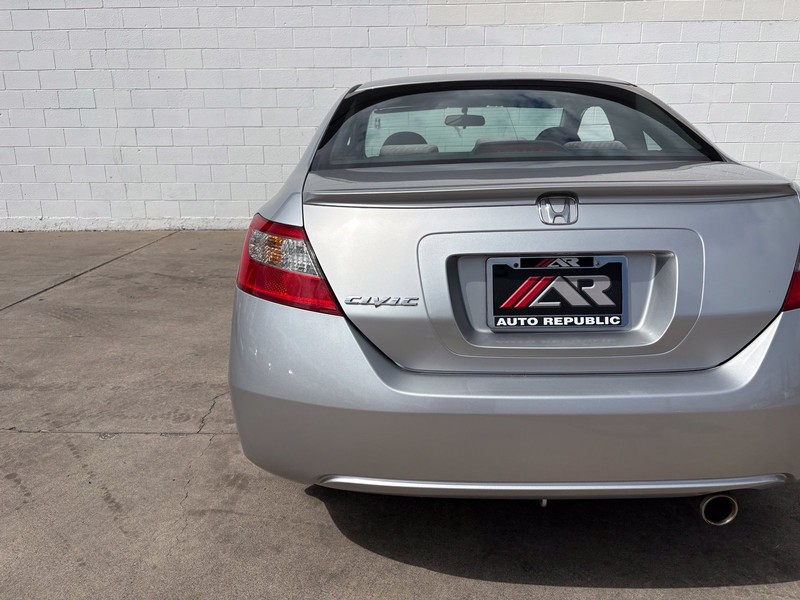 Honda Civic Coupe Vehicle Full-screen Gallery Image 07