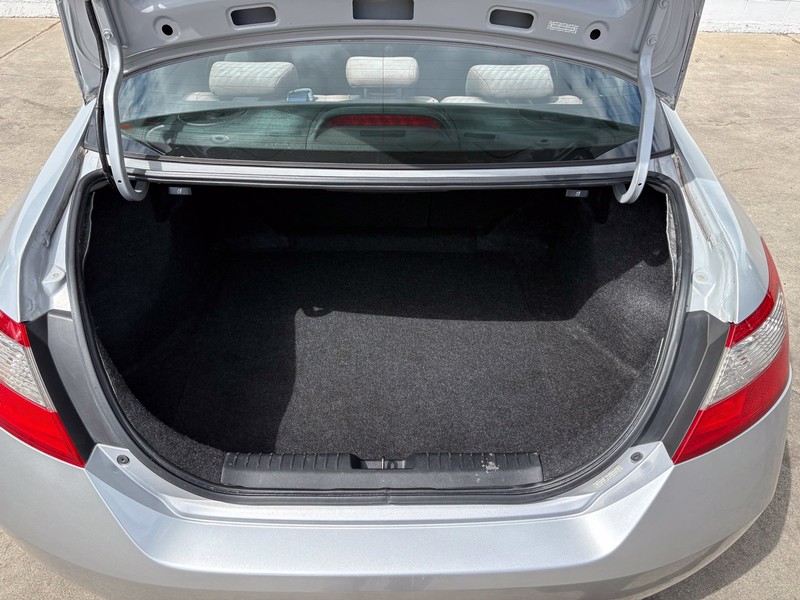 Honda Civic Coupe Vehicle Full-screen Gallery Image 08