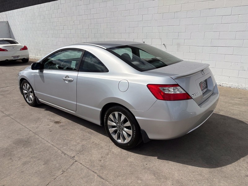 Honda Civic Coupe Vehicle Full-screen Gallery Image 09