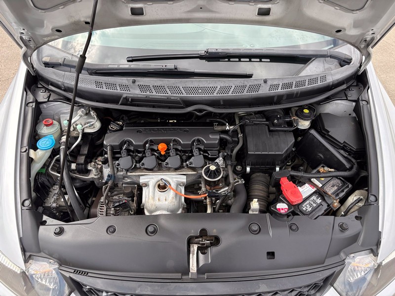 Honda Civic Coupe Vehicle Full-screen Gallery Image 12