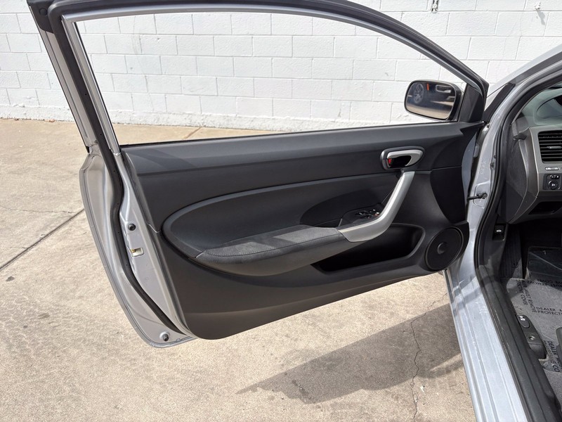 Honda Civic Coupe Vehicle Full-screen Gallery Image 14