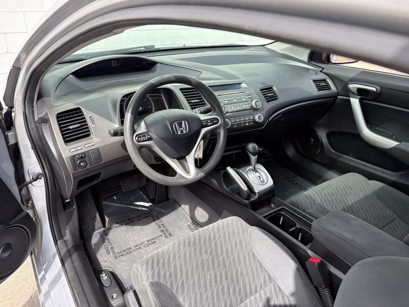 Honda Civic Coupe Vehicle Full-screen Gallery Image 15