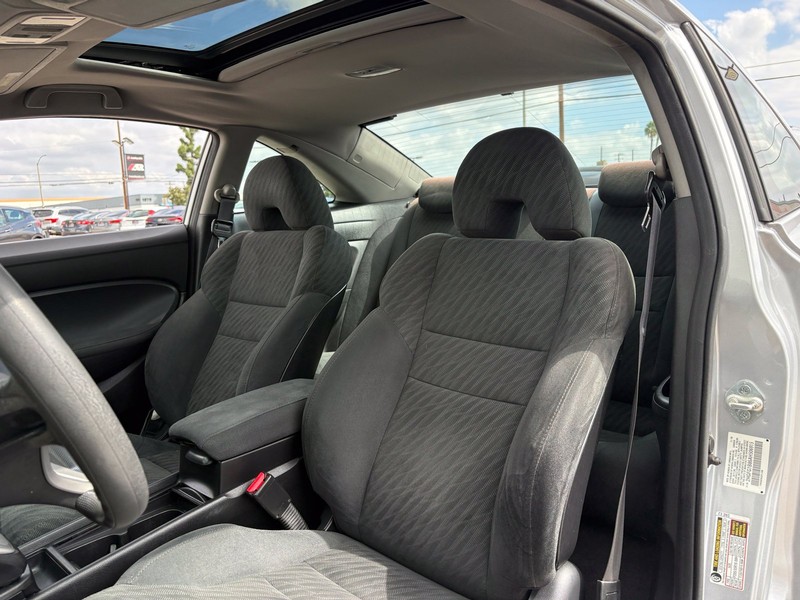 Honda Civic Coupe Vehicle Full-screen Gallery Image 16