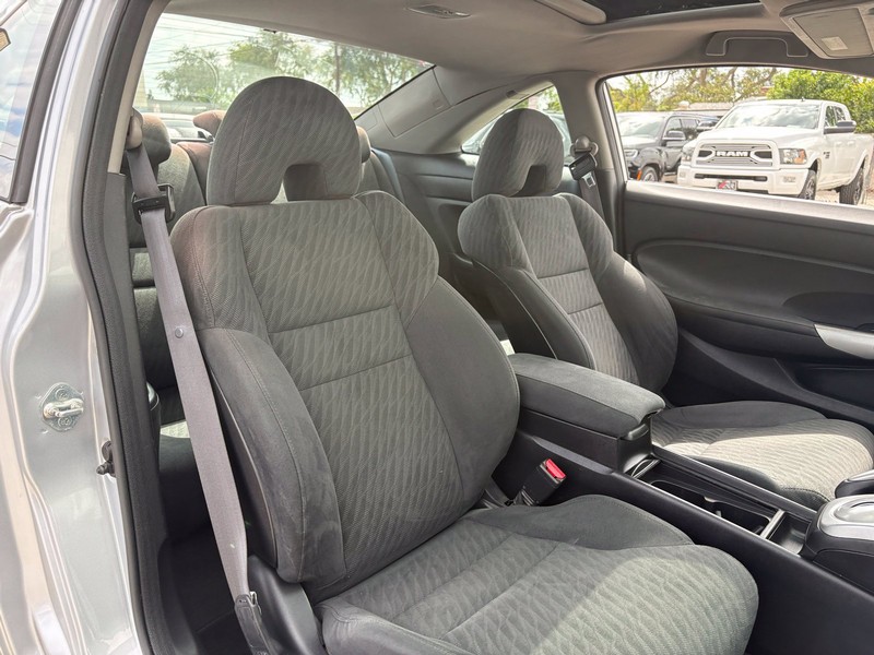 Honda Civic Coupe Vehicle Full-screen Gallery Image 18