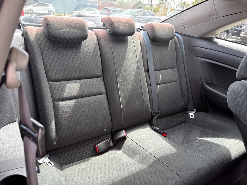 Honda Civic Coupe Vehicle Full-screen Gallery Image 19