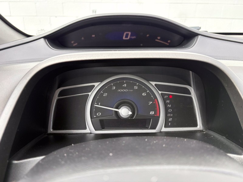 Honda Civic Coupe Vehicle Full-screen Gallery Image 21