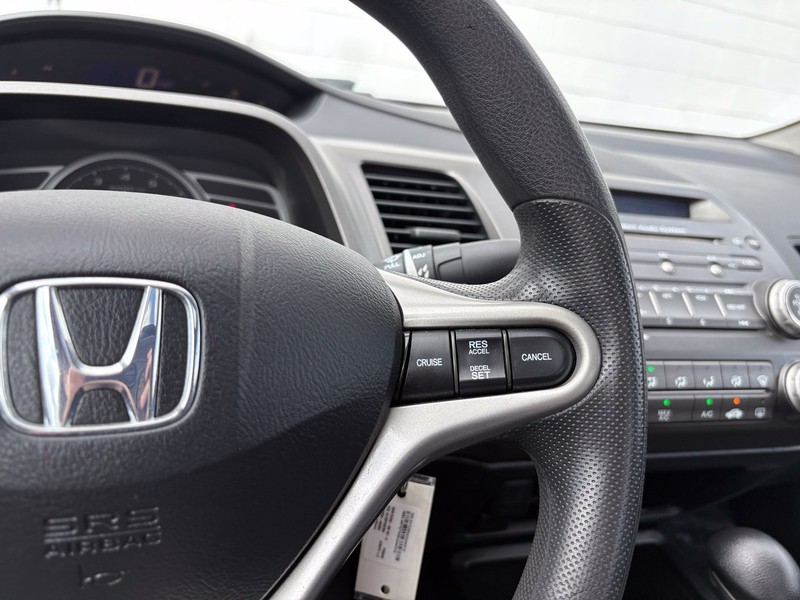 Honda Civic Coupe Vehicle Full-screen Gallery Image 24