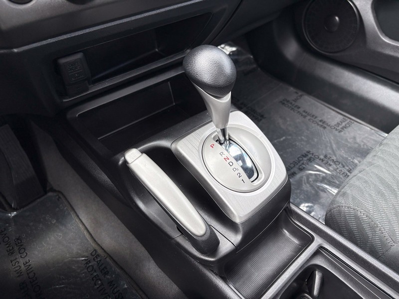 Honda Civic Coupe Vehicle Full-screen Gallery Image 27