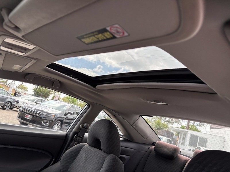 Honda Civic Coupe Vehicle Full-screen Gallery Image 29