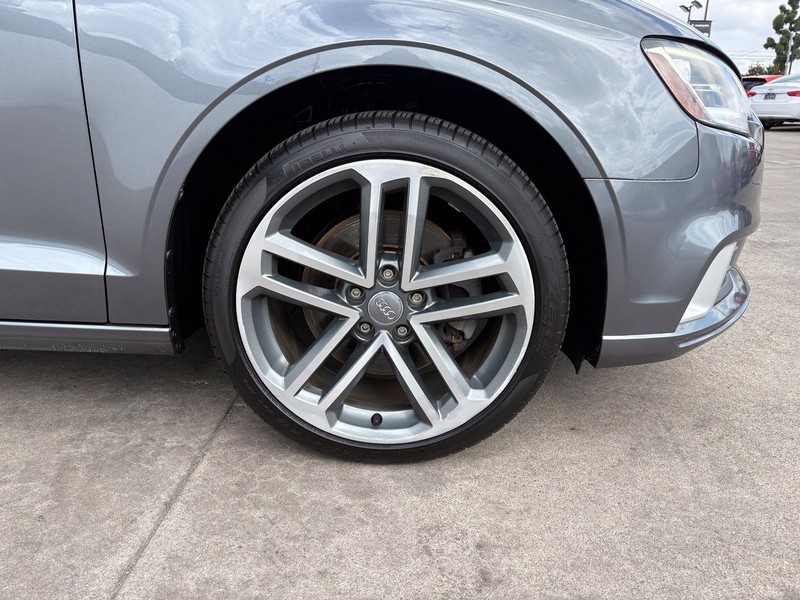 Audi A3 Sedan Vehicle Full-screen Gallery Image 13