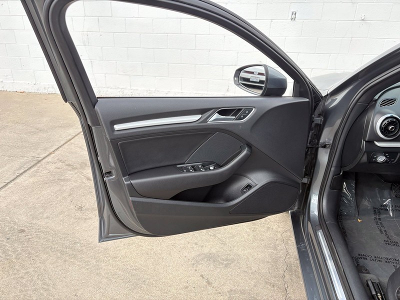 Audi A3 Sedan Vehicle Full-screen Gallery Image 14