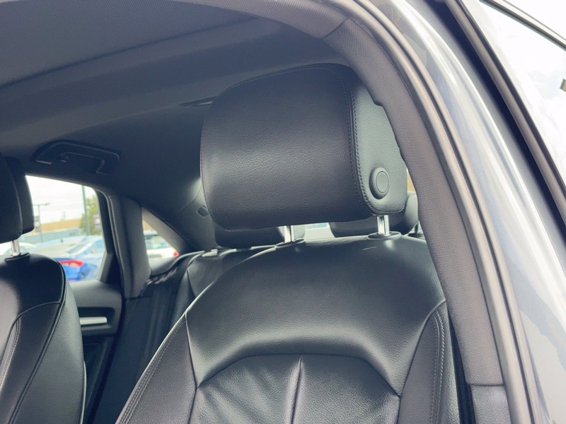 Audi A3 Sedan Vehicle Full-screen Gallery Image 17