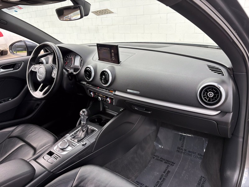 Audi A3 Sedan Vehicle Full-screen Gallery Image 18